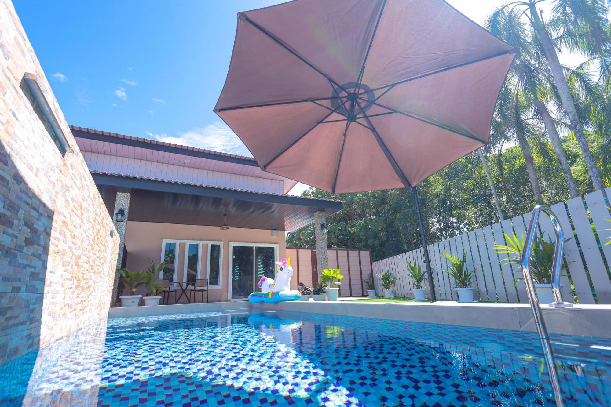 D' Village Cottage 2 - Private Pool Villa パンタイ・サナング エクステリア 写真