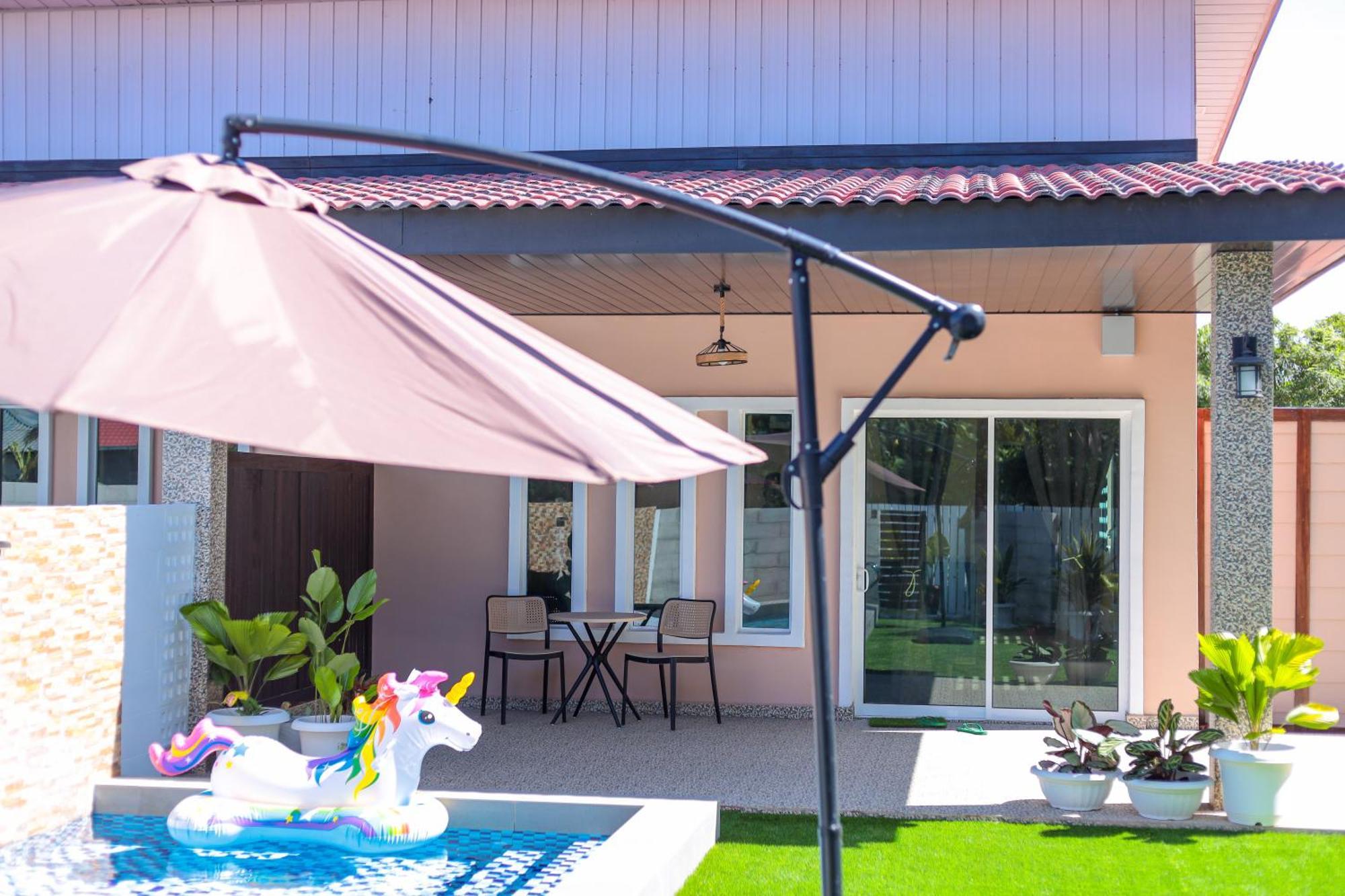 D' Village Cottage 2 - Private Pool Villa パンタイ・サナング エクステリア 写真